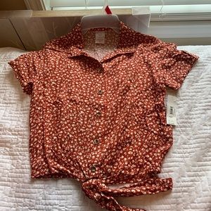 🌸3/$10 - NWT Floral Buttondown